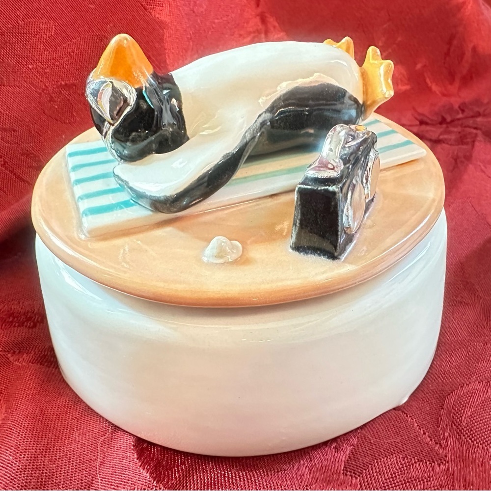 Unique Item - Penguin Sunbathing On The Beach Music Box “You Are My Sunshine”